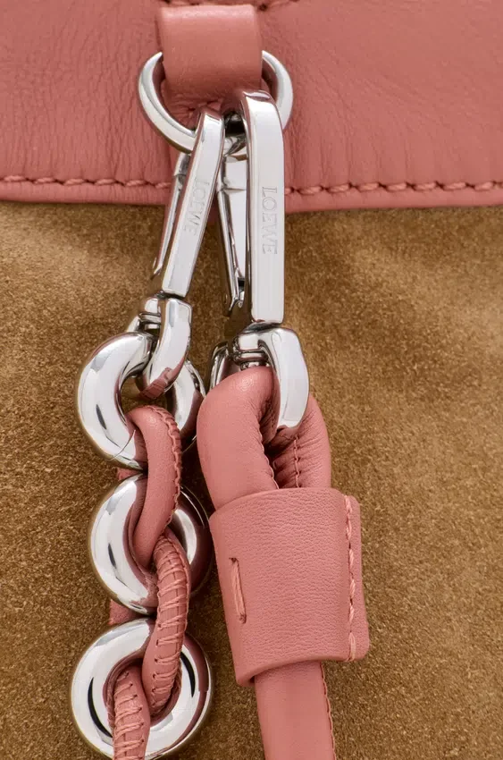 Średnia Flamenco Purse z miękkiej skóry jagnięcej typu nappa Średnia Flamenco Purse z miękkiej skóry jagnięcej typu nappa