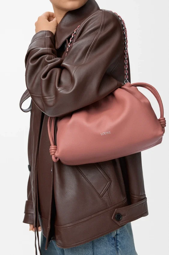 Średnia Flamenco Purse z miękkiej skóry jagnięcej typu nappa Średnia Flamenco Purse z miękkiej skóry jagnięcej typu nappa