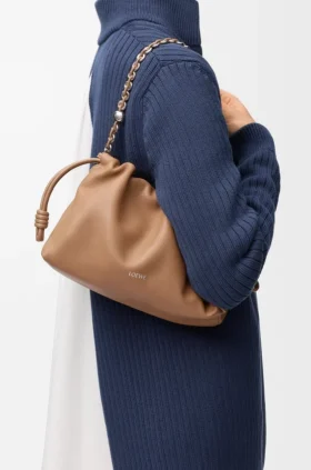 Średnia Flamenco Purse z miękkiej skóry jagnięcej typu nappa