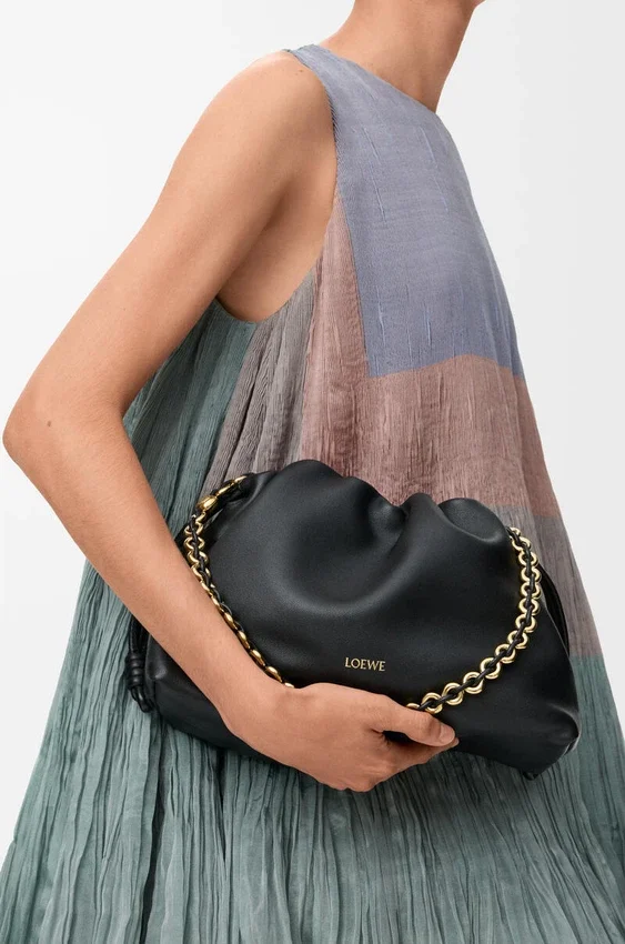 Średnia Flamenco Purse z miękkiej skóry jagnięcej typu nappa Średnia Flamenco Purse z miękkiej skóry jagnięcej typu nappa
