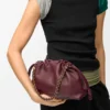 Średnia Flamenco Purse z miękkiej skóry jagnięcej typu nappa Średnia Flamenco Purse z miękkiej skóry jagnięcej typu nappa