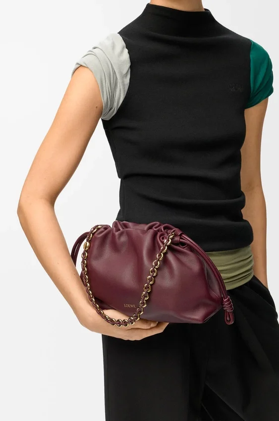 Średnia Flamenco Purse z miękkiej skóry jagnięcej typu nappa Średnia Flamenco Purse z miękkiej skóry jagnięcej typu nappa