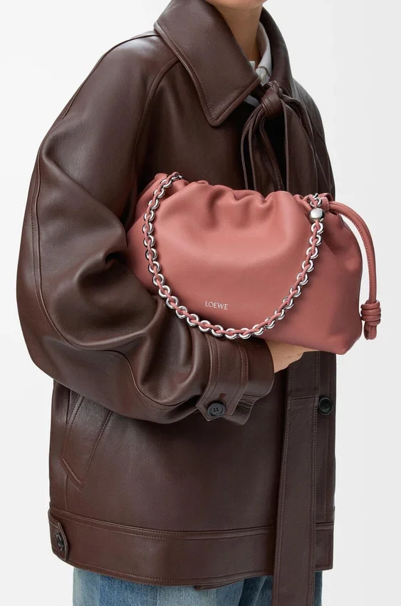 Średnia Flamenco Purse z miękkiej skóry jagnięcej typu nappa Średnia Flamenco Purse z miękkiej skóry jagnięcej typu nappa