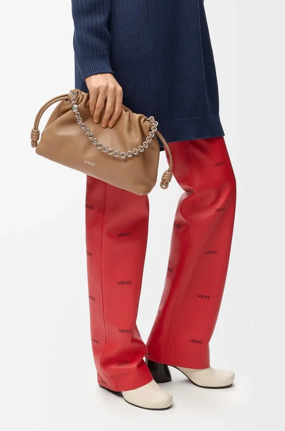 Średnia Flamenco Purse z miękkiej skóry jagnięcej typu nappa Średnia Flamenco Purse z miękkiej skóry jagnięcej typu nappa