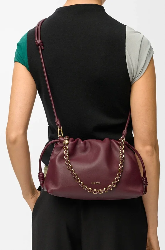 Średnia Flamenco Purse z miękkiej skóry jagnięcej typu nappa Średnia Flamenco Purse z miękkiej skóry jagnięcej typu nappa