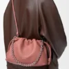 Średnia Flamenco Purse z miękkiej skóry jagnięcej typu nappa Średnia Flamenco Purse z miękkiej skóry jagnięcej typu nappa