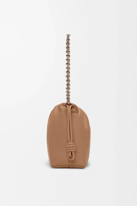 Średnia Flamenco Purse z miękkiej skóry jagnięcej typu nappa Średnia Flamenco Purse z miękkiej skóry jagnięcej typu nappa