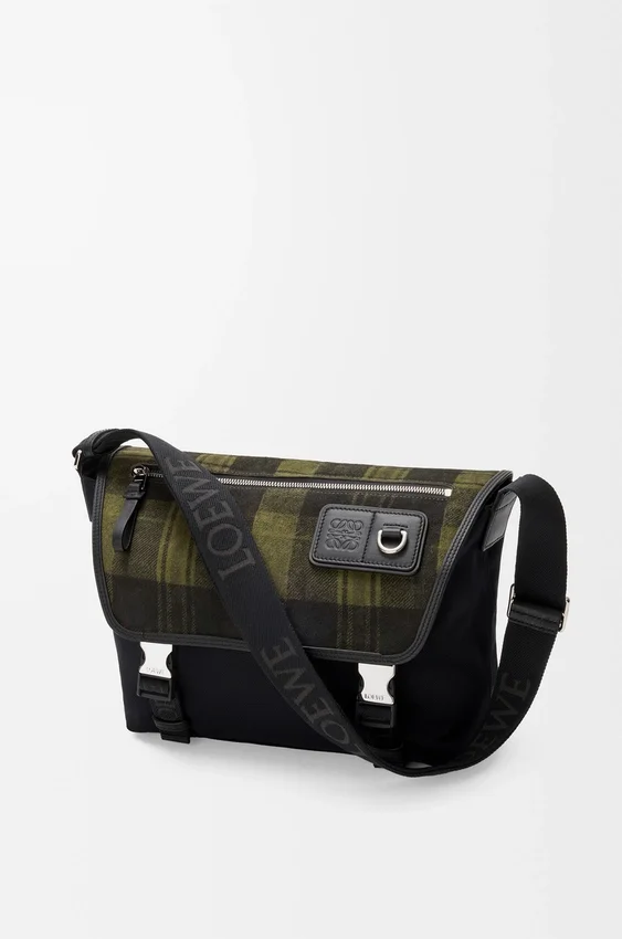 Średnia torba Flex Messenger z płótna i szczotkowanego zamszu Średnia torba Flex Messenger z płótna i szczotkowanego zamszu