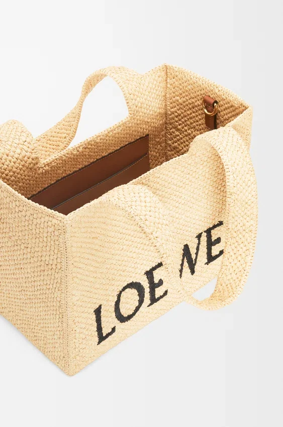 Średnia torba loewe Font Tote z rafii Średnia torba loewe Font Tote z rafii