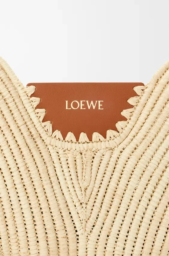 Średnia torba loewe Swing z rafii i skóry cielęcej Średnia torba loewe Swing z rafii i skóry cielęcej