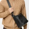 Średnia torba Loop Hobo z miękkiej, ziarnistej skóry cielęcej Średnia torba Loop Hobo z miękkiej, ziarnistej skóry cielęcej