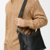 Średnia torba Loop Hobo z miękkiej, ziarnistej skóry cielęcej Średnia torba Loop Hobo z miękkiej, ziarnistej skóry cielęcej