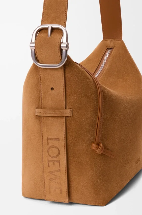 Średnia torba Loop Hobo z zamszowej skóry cielęcej Średnia torba Loop Hobo z zamszowej skóry cielęcej