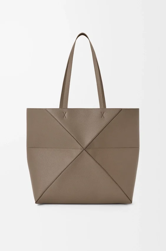 Średnia torba tote z poziomym zagięciem Puzzle Fold z miękkiej, ziarnistej skóry cielęcej Średnia torba tote z poziomym zagięciem Puzzle Fold z miękkiej, ziarnistej skóry cielęcej
