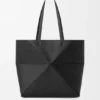 Średnia torba tote z poziomym zagięciem Puzzle Fold z miękkiej, ziarnistej skóry cielęcej Średnia torba tote z poziomym zagięciem Puzzle Fold z miękkiej, ziarnistej skóry cielęcej