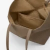Średnia torba tote z poziomym zagięciem Puzzle Fold z miękkiej, ziarnistej skóry cielęcej Średnia torba tote z poziomym zagięciem Puzzle Fold z miękkiej, ziarnistej skóry cielęcej