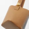 Średnia torba typu „Pebble Bucket” z gładkiej skóry cielęcej Średnia torba typu „Pebble Bucket” z gładkiej skóry cielęcej