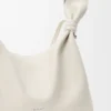 Średnia torba typu „scarf bag” z gładkiej skóry cielęcej Średnia torba typu „scarf bag” z gładkiej skóry cielęcej