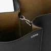 Średnia torebka typu bucket Bilbao z gładkiej skóry cielęcej Średnia torebka typu bucket Bilbao z gładkiej skóry cielęcej