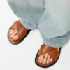 Sandały typu slide Flex z krzyżującymi się paskami z cielęcej skóry garbowanej roślinnie Sandały typu slide Flex z krzyżującymi się paskami z cielęcej skóry garbowanej roślinnie