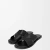 Sandały typu slide Flex z krzyżującymi się paskami z cielęcej skóry garbowanej roślinnie Sandały typu slide Flex z krzyżującymi się paskami z cielęcej skóry garbowanej roślinnie