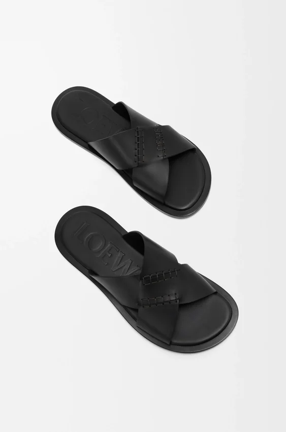 Sandały typu slide Flex z krzyżującymi się paskami z cielęcej skóry garbowanej roślinnie Sandały typu slide Flex z krzyżującymi się paskami z cielęcej skóry garbowanej roślinnie