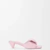 Sandały typu slide z motywem origami z jagnięcej skóry Sandały typu slide z motywem origami z jagnięcej skóry