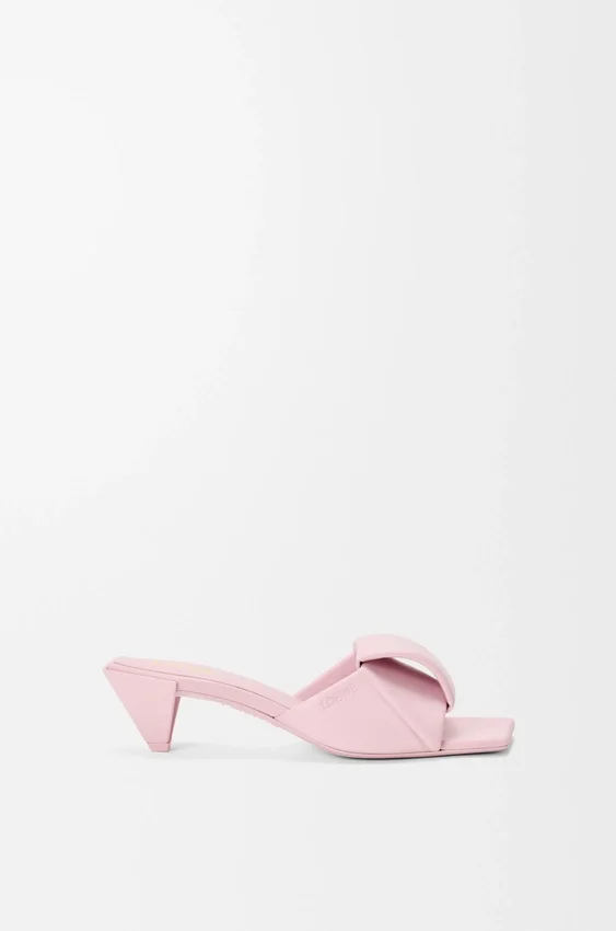 Sandały typu slide z motywem origami z jagnięcej skóry Sandały typu slide z motywem origami z jagnięcej skóry