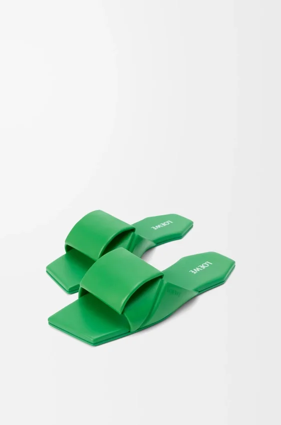 Sandały typu slide z motywem origami z jagnięcej skóry Sandały typu slide z motywem origami z jagnięcej skóry