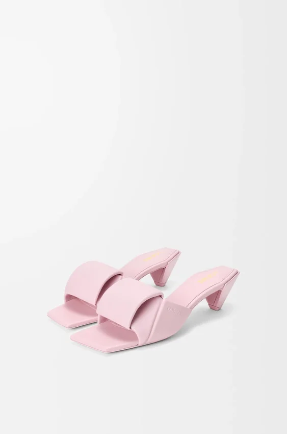 Sandały typu slide z motywem origami z jagnięcej skóry Sandały typu slide z motywem origami z jagnięcej skóry