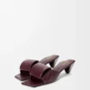 Sandały typu slide z motywem origami z jagnięcej skóry Sandały typu slide z motywem origami z jagnięcej skóry