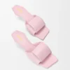 Sandały typu slide z motywem origami z jagnięcej skóry Sandały typu slide z motywem origami z jagnięcej skóry