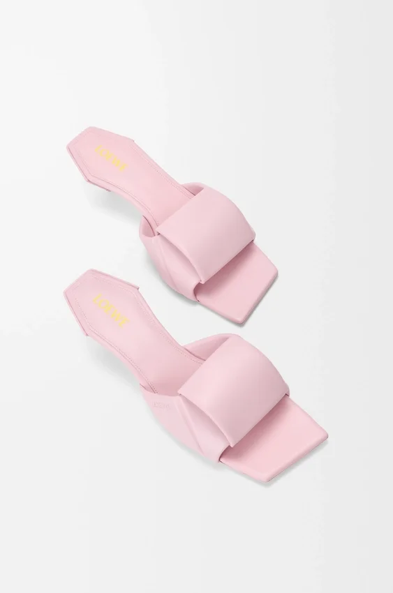 Sandały typu slide z motywem origami z jagnięcej skóry Sandały typu slide z motywem origami z jagnięcej skóry