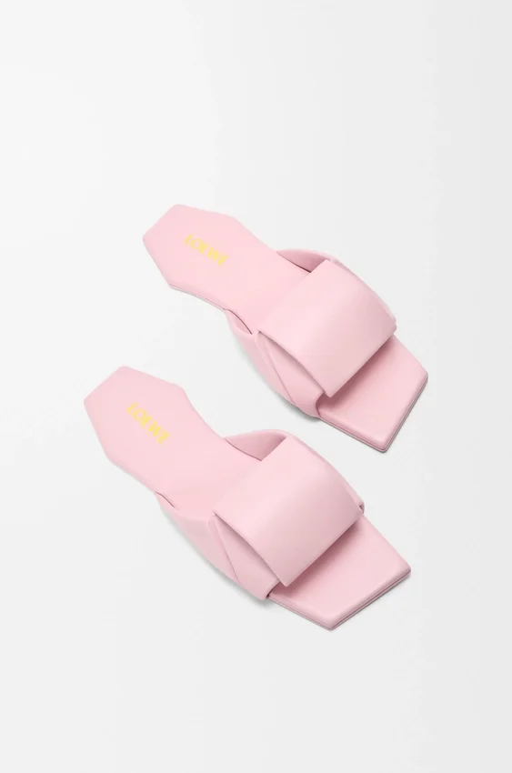 Sandały typu slide z motywem origami z jagnięcej skóry Sandały typu slide z motywem origami z jagnięcej skóry