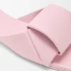 Sandały typu slide z motywem origami z jagnięcej skóry Sandały typu slide z motywem origami z jagnięcej skóry