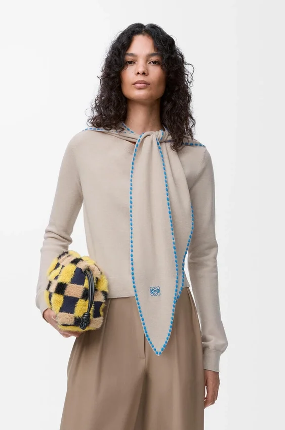 Sweter-szalik z wełny Sweter-szalik z wełny