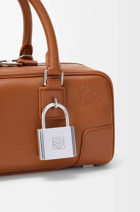 Torba Amazona 23 w wersji skróconej z błyszczącej skóry cielęcej Torba Amazona 23 w wersji skróconej z błyszczącej skóry cielęcej