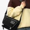 Torba Flex Messenger w rozmiarze średnim z płótna i zamszu Torba Flex Messenger w rozmiarze średnim z płótna i zamszu