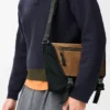 Torba Flex Messenger w rozmiarze średnim z płótna i zamszu Torba Flex Messenger w rozmiarze średnim z płótna i zamszu