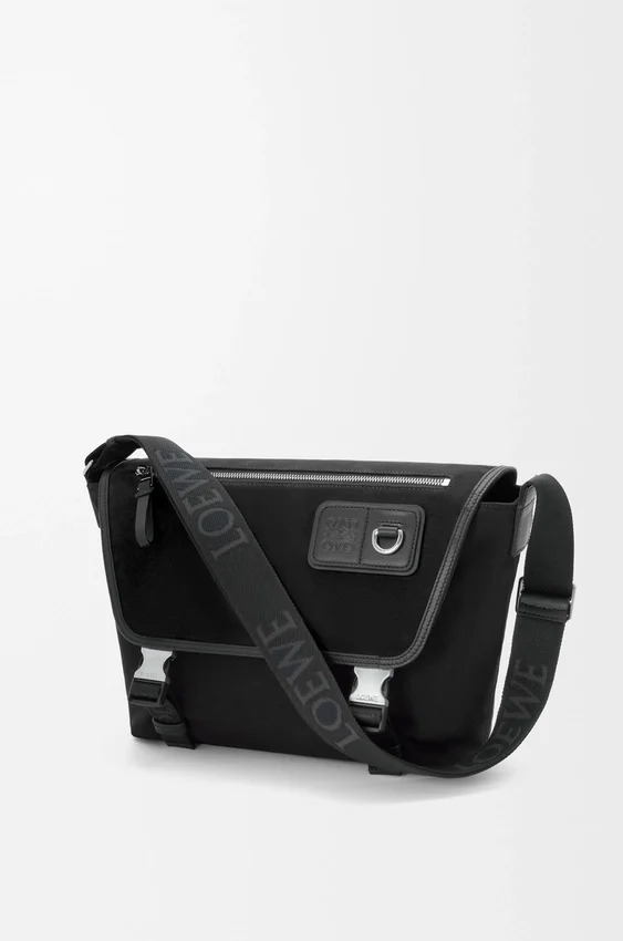 Torba Flex Messenger w rozmiarze średnim z płótna i zamszu Torba Flex Messenger w rozmiarze średnim z płótna i zamszu