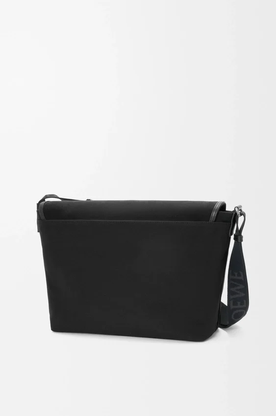Torba Flex Messenger w rozmiarze średnim z płótna i zamszu Torba Flex Messenger w rozmiarze średnim z płótna i zamszu