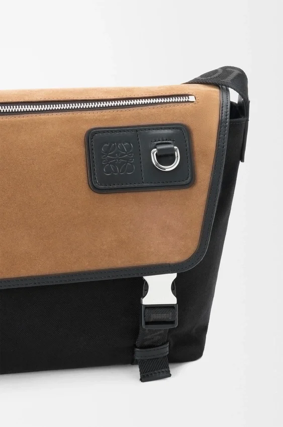 Torba Flex Messenger w rozmiarze średnim z płótna i zamszu Torba Flex Messenger w rozmiarze średnim z płótna i zamszu