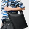 Torba Loop Bucket z miękkiej, ziarnistej skóry cielęcej Torba Loop Bucket z miękkiej, ziarnistej skóry cielęcej