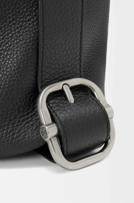Torba Loop Bucket z miękkiej, ziarnistej skóry cielęcej Torba Loop Bucket z miękkiej, ziarnistej skóry cielęcej