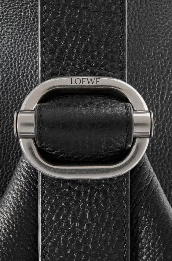 Torba Loop Bucket z miękkiej, ziarnistej skóry cielęcej Torba Loop Bucket z miękkiej, ziarnistej skóry cielęcej