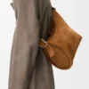 Torba „Loop Bucket” z zamszowej skóry cielęcej Torba „Loop Bucket” z zamszowej skóry cielęcej