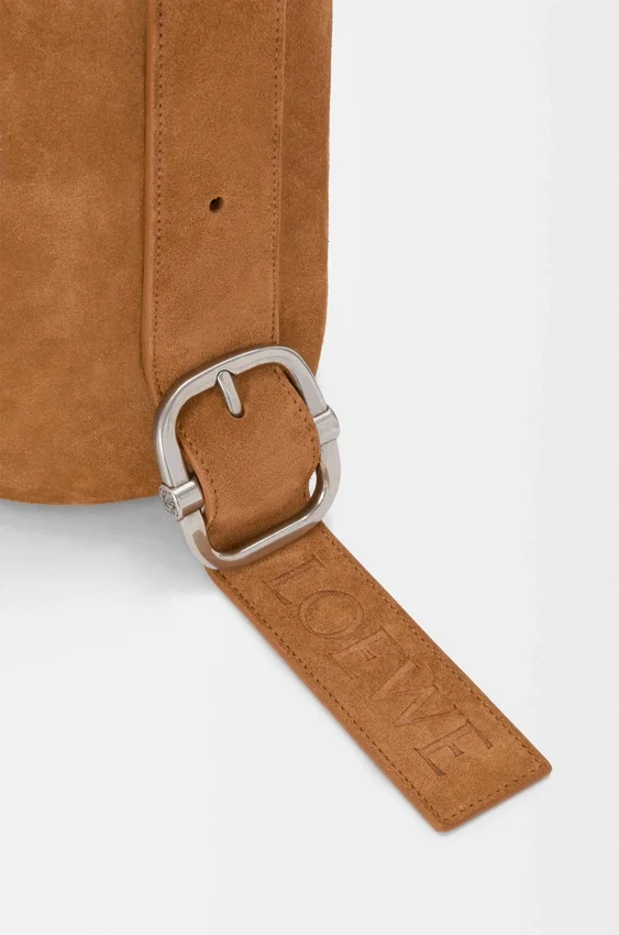 Torba „Loop Bucket” z zamszowej skóry cielęcej Torba „Loop Bucket” z zamszowej skóry cielęcej