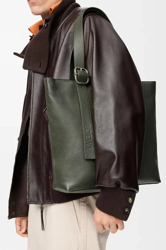 Torba „Loop Zipped Tote” z miękkiej skóry cielęcej o ziarnistej fakturze Torba „Loop Zipped Tote” z miękkiej skóry cielęcej o ziarnistej fakturze