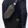 Torba typu „Convertible Sling” z klasycznej skóry cielęcej Torba typu „Convertible Sling” z klasycznej skóry cielęcej