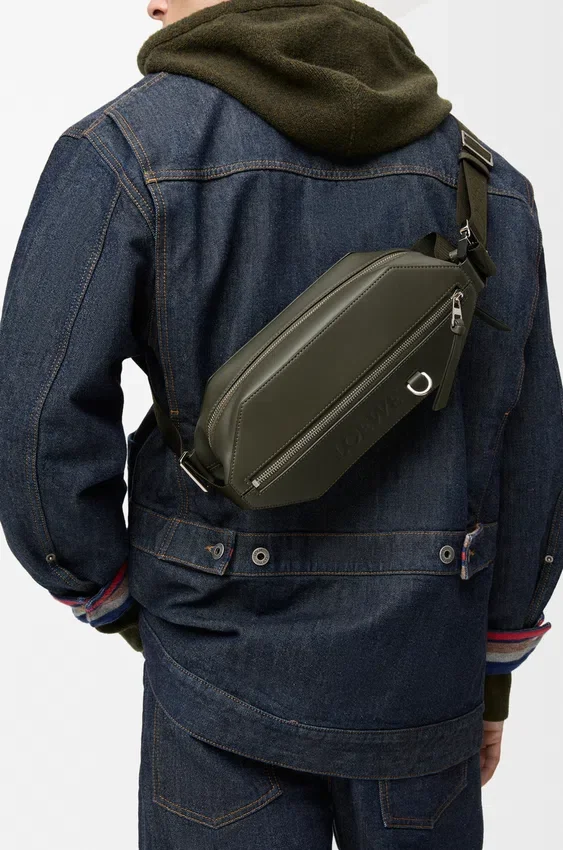 Torba typu „Convertible Sling” z klasycznej skóry cielęcej Torba typu „Convertible Sling” z klasycznej skóry cielęcej